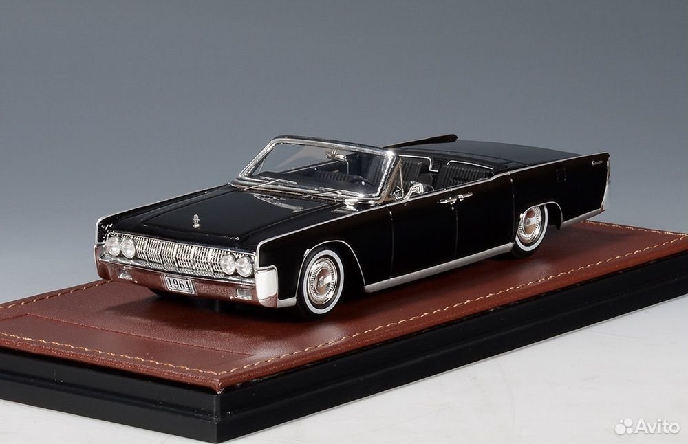 Коллекционная модель Lincoln Continental Convertible 1964 (2) 1:43