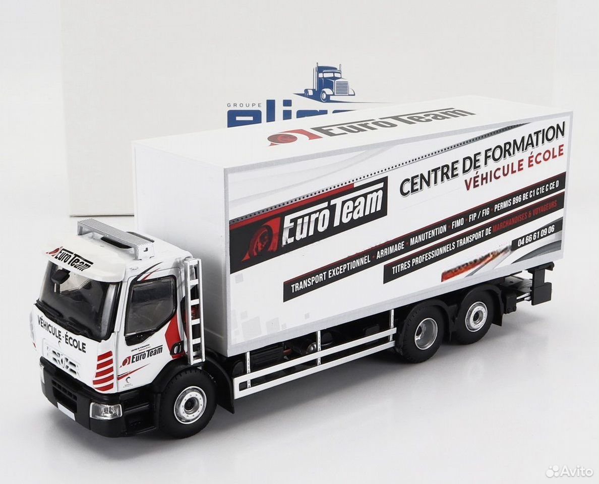 Коллекционная модель Renault D26 6x2 фургон 2018 1:43 Eligor