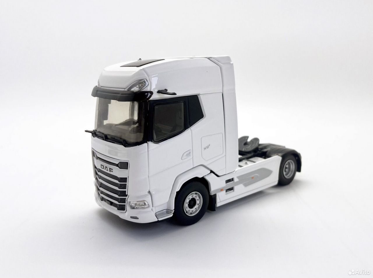 Коллекционная модель седельного тягача DAF XG+ 530 2022 White 1:43 Eligor