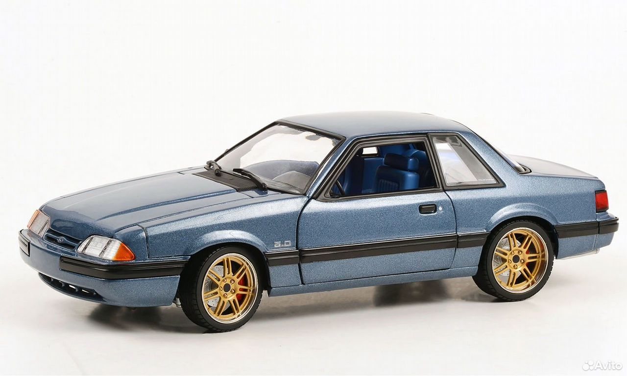 Коллекционная модель Ford Mustang 5.0 LX 1989 Medium Shadow Blue 1:18