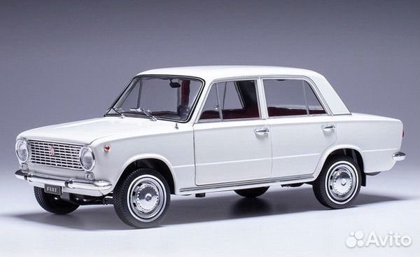 Коллекционная модель Fiat 124 "Европейский автомобиль года" 1966 1:18