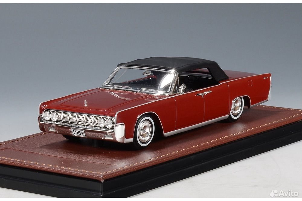 Коллекционная модель Lincoln Continental Convertible 1964 1:43
