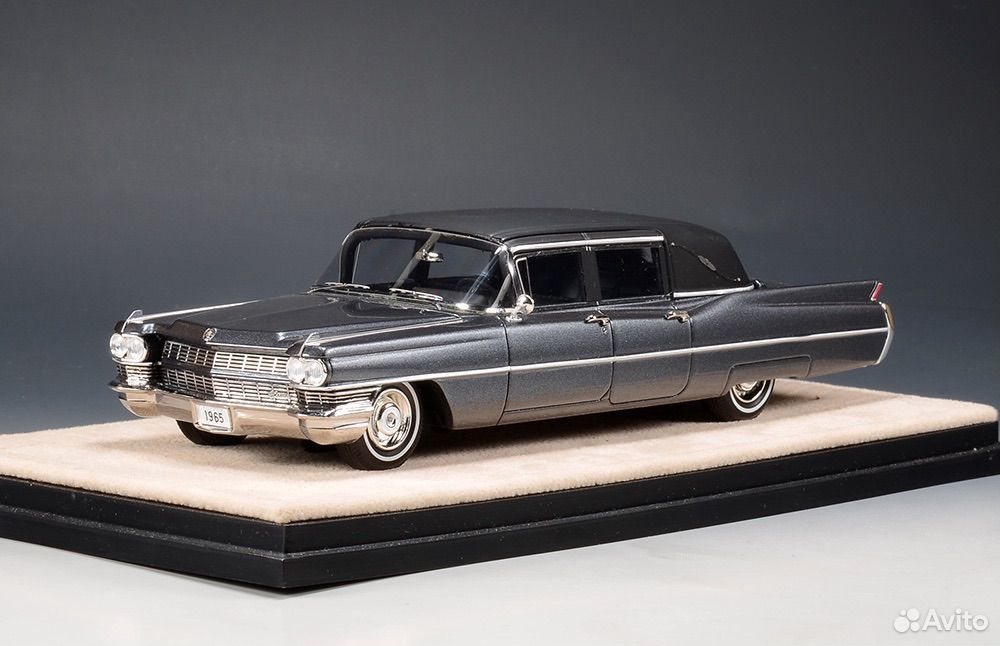 Коллекционная модель Cadillac Fleetwood Formal Limousine 1:43