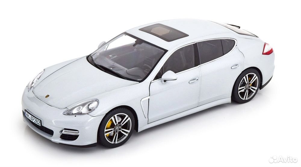 Коллекционная модель Porsche Panamera Turbo (970) 2009 Silver 1:18