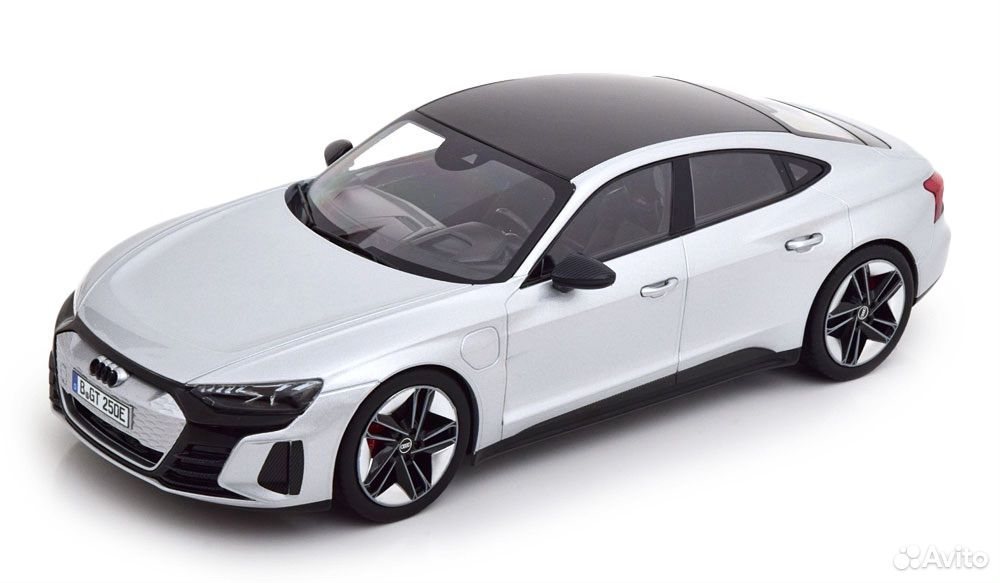 Коллекционная модель Audi RS e-tron GT 2021 Silver 1:18 Norev