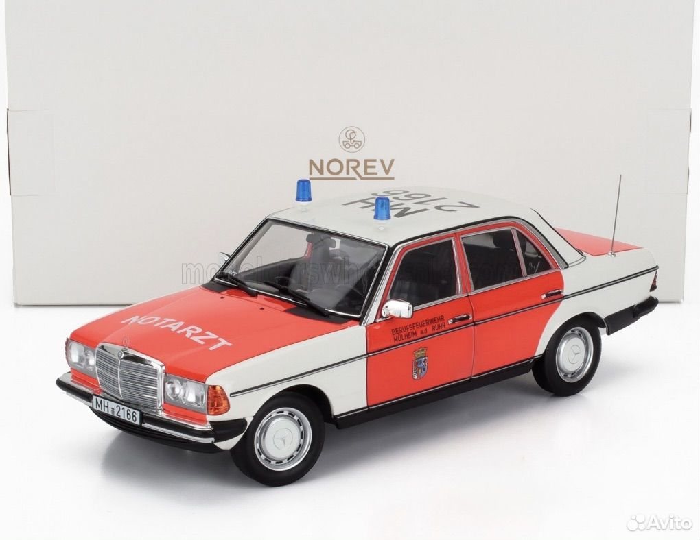 Коллекционная модель Mercedes-Benz 200E "Notarzt Ambulance" 1984 1:18