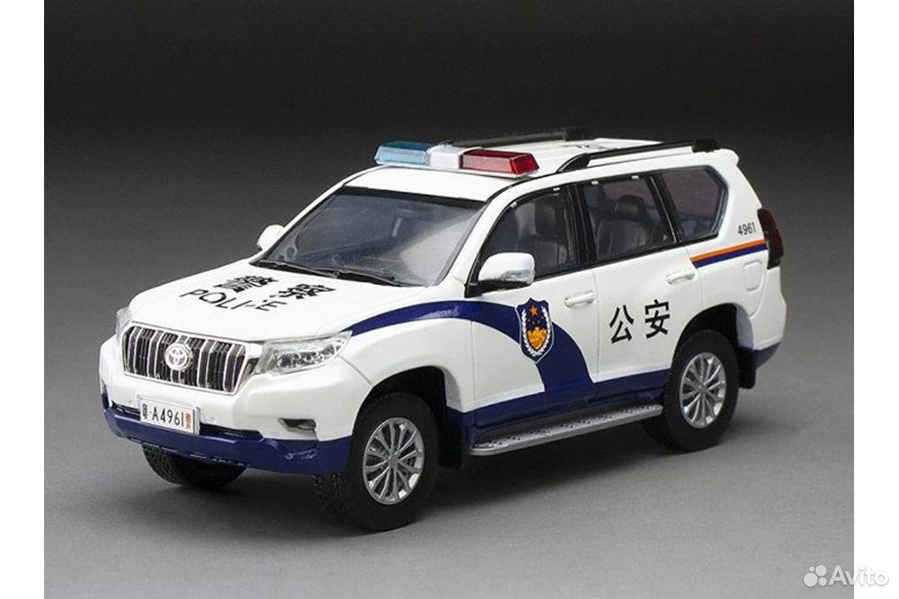 Коллекционная модель Toyota Land Cruiser Prado 4x4 2018 1:43