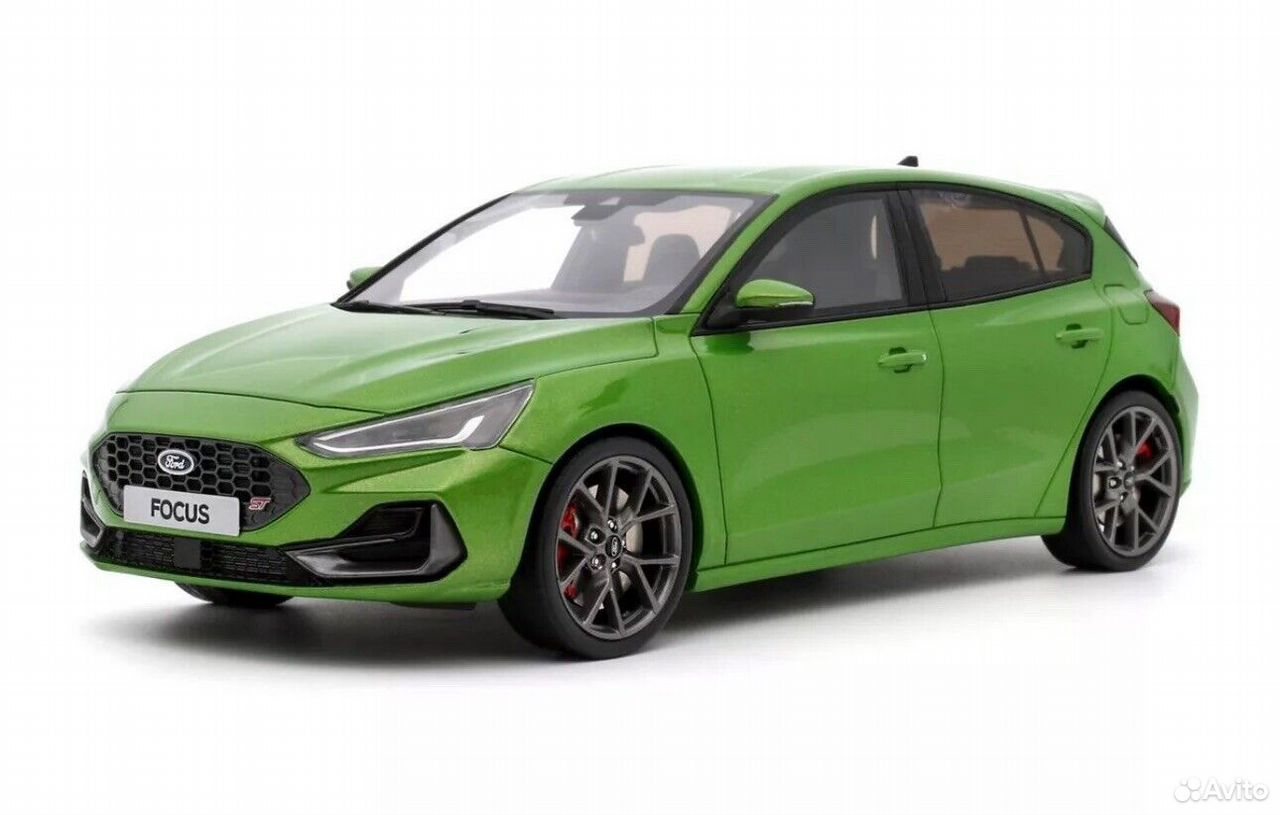 Коллекционная модель Ford Focus ST 2022 (3 цвета) 1:18 MCG