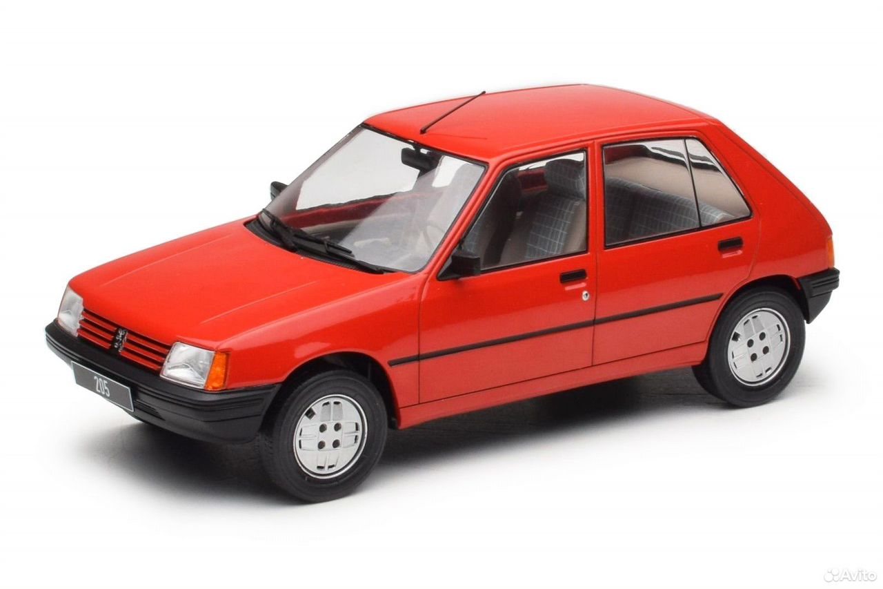 Коллекционная модель Peugeot 205 (5-дверей) 1984 (2 цвета) 1:18