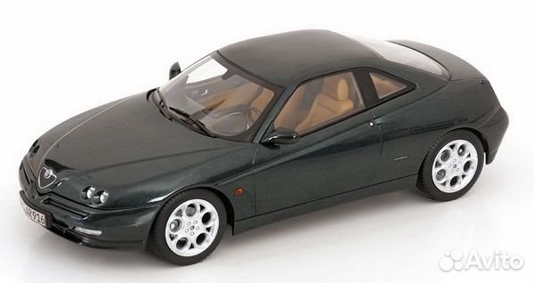 Коллекционная модель Alfa Romeo GTV 2001 Coventry Green Metallic 1:18