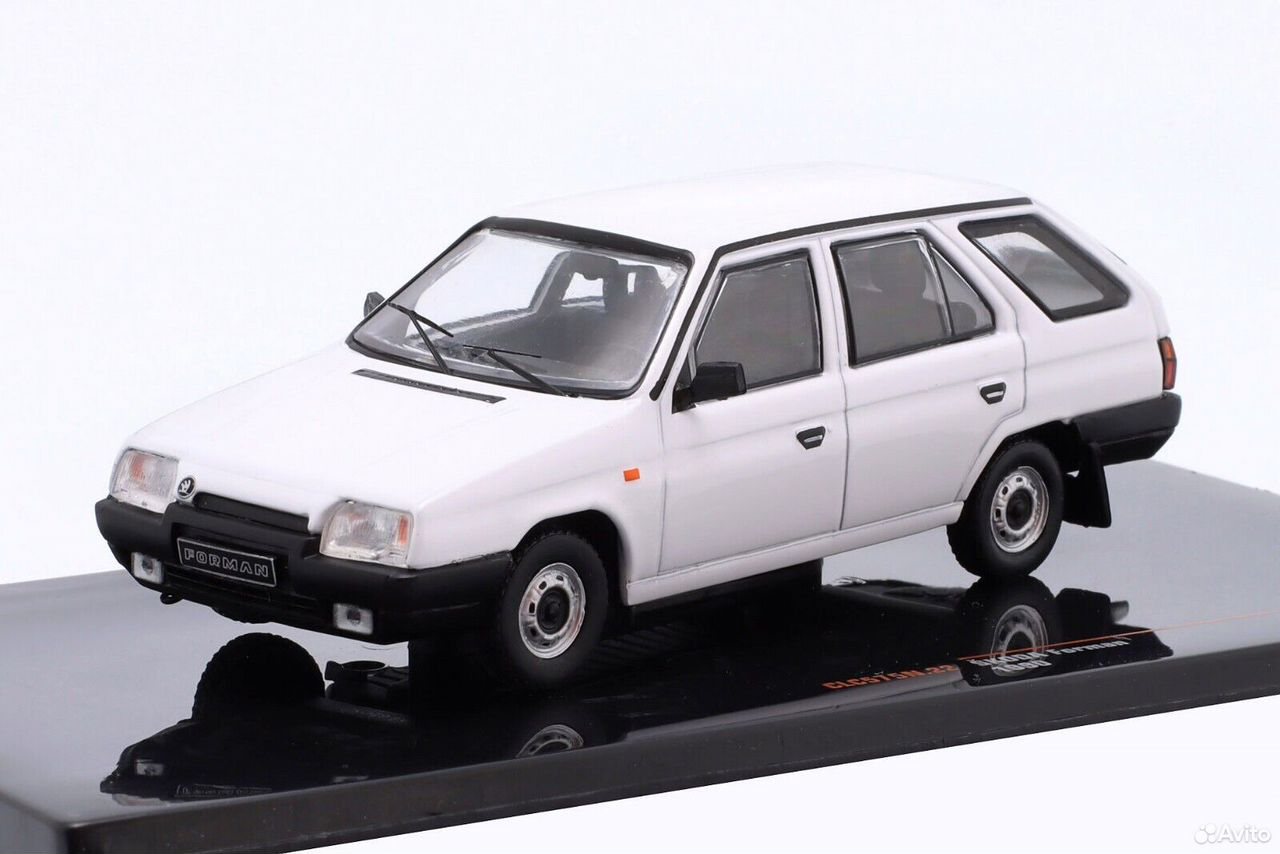 Коллекционная модель Skoda Forman 1990 White 1:43 IXO
