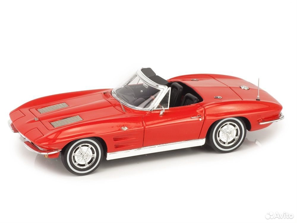 Коллекционная модель Chevrolet Corvette C2 Sting Ray 1:18