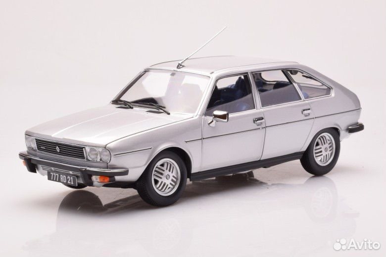 Коллекционная модель Renault 30 TX 1979 Silver 1:18 Norev