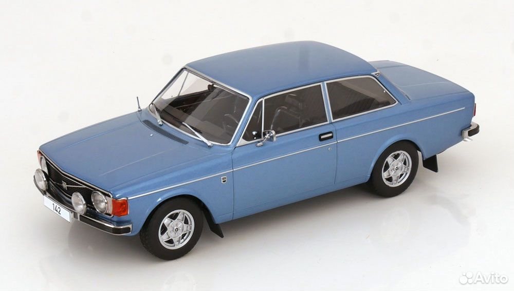Коллекционная модель Volvo 142 1973 (2 цвета) 1:18 MCG