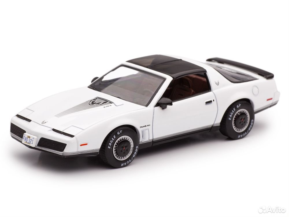 Коллекционная модель Pontiac Firebird 1982 White 1:43 IXO