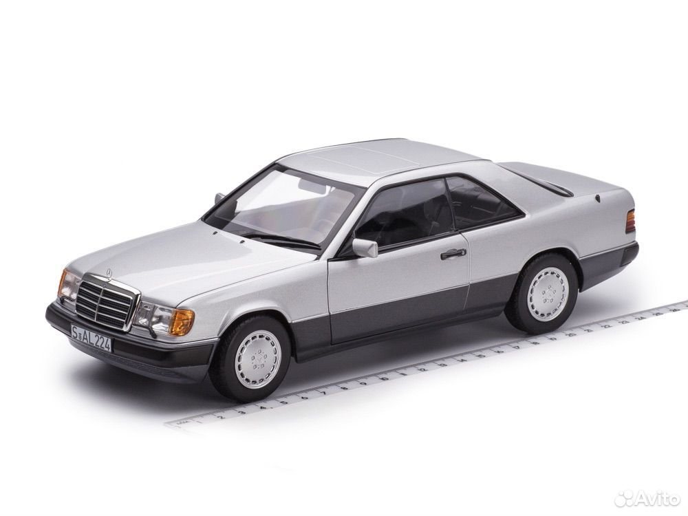 Коллекционная модель Mercedes-Benz 300 CE-24 Coupe 1990 Silver 1:18