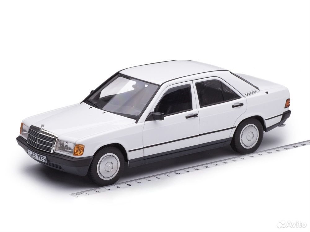 Коллекционная модель Mercedes-Benz 190E (W201) 1984 White 1:18