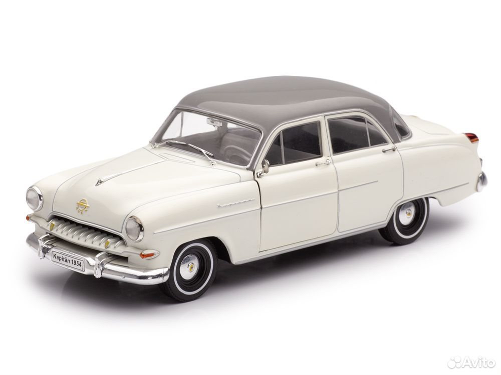 Коллекционная модель Opel Diplomat V8 Coupe 1965 White/Black 1:24