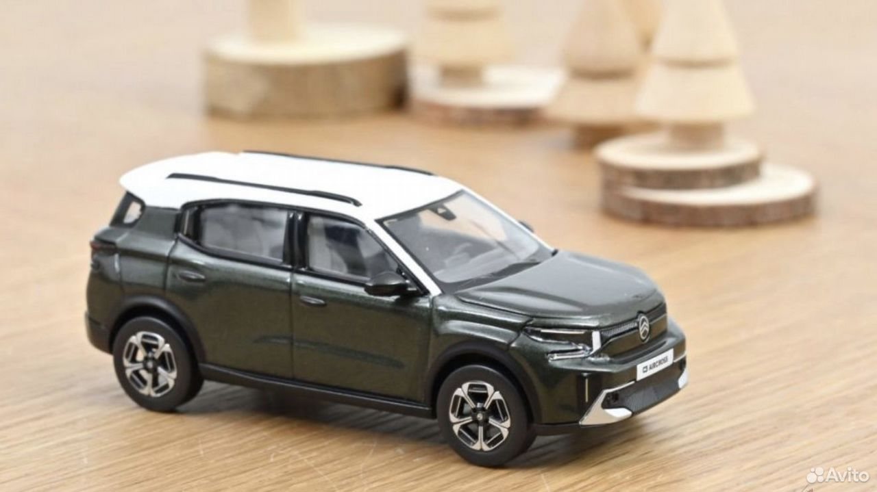 Коллекционная модель Citroen C3 Aircross 2025 Montana Green/White 1:43