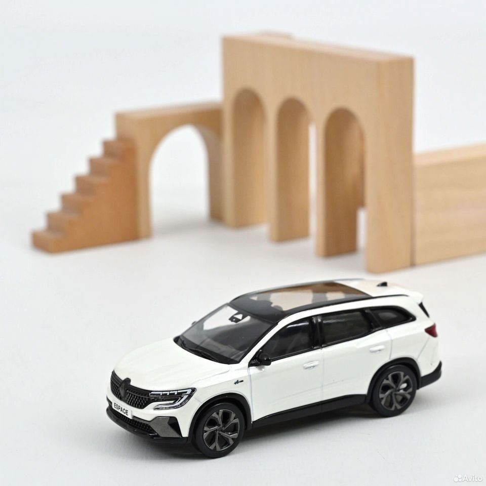 Коллекционная модель Renault Espace 2023 1:43 Norev