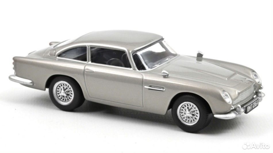 Коллекционная модель Aston martin DB5 1963 Silver Birch 1:43