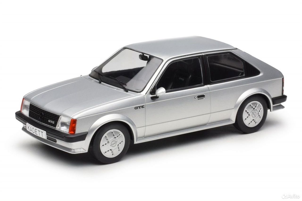 Коллекционная модель Opel Kadett D GTE 1983 Silver 1:18 MCG