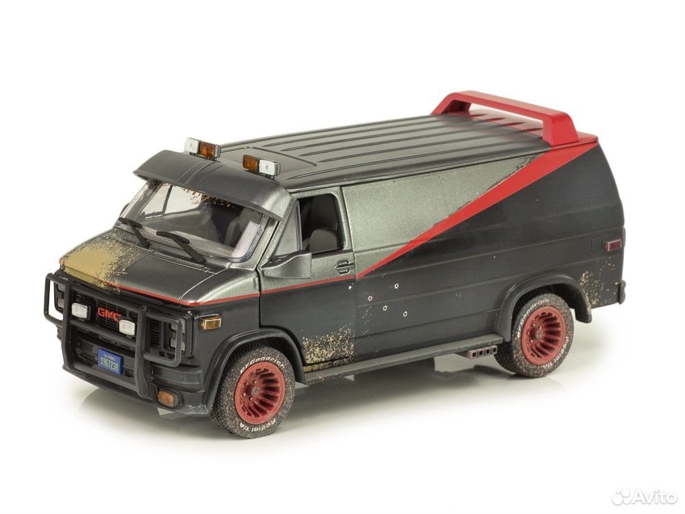 Коллекционная модель GMC Vandura 1983 с пулевыми повреждениями 1:24