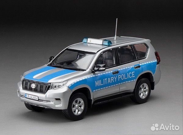 Коллекционная модель Toyota Land Cruiser Prado 4x4 2018 1:43