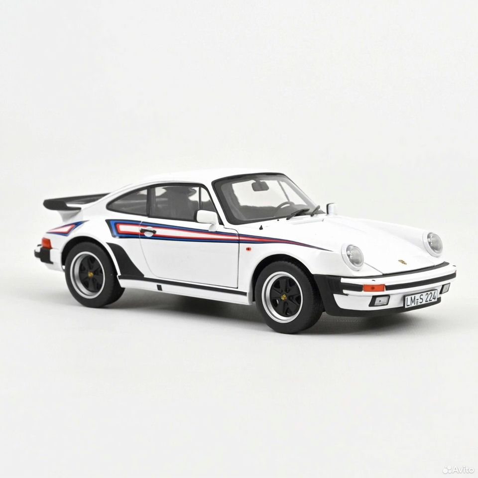 Коллекционная модель Porsche 911 Turbo 3.3 Coupe 1980 White 1:18