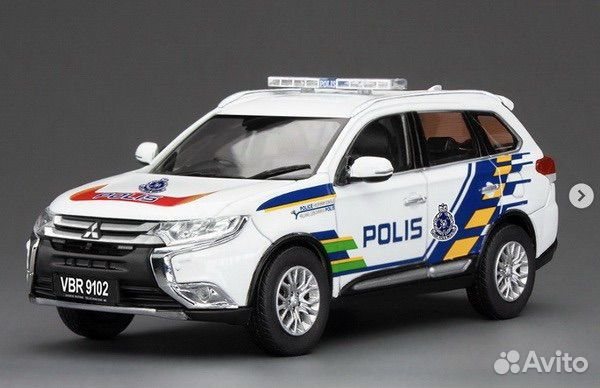 Коллекционная модель Mitsubishi Outlander III 2018 1:43 Vitesse
