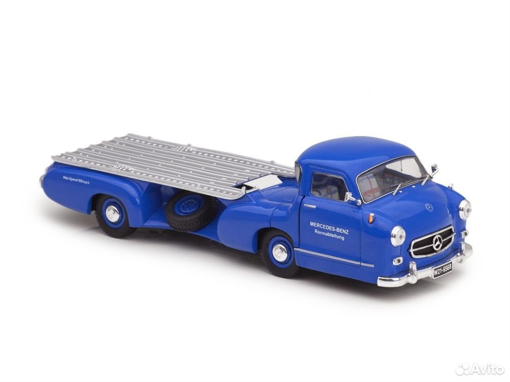 Коллекционная модель Mercedes-Benz racing-car transporter 1:43