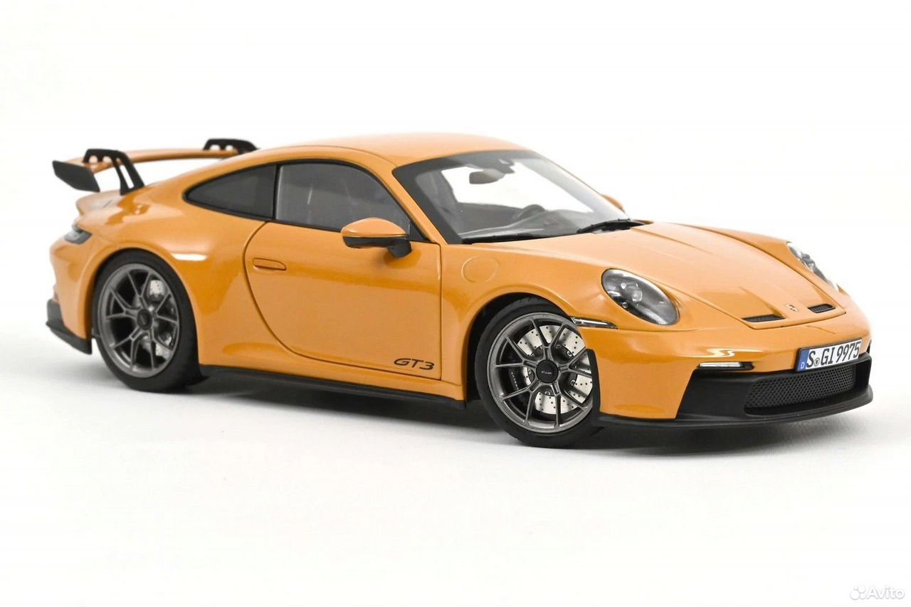 Коллекционная модель Porsche 911 GT3 (992) 2021 Bahama Yellow 1:18