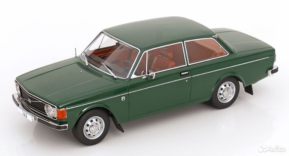 Коллекционная модель Volvo 142 Saloon 1973 Green 1:18 MCG