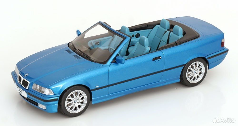 Коллекционная модель BMW 325i Cabriolet (E36) 1996 Blue 1:18 MCG