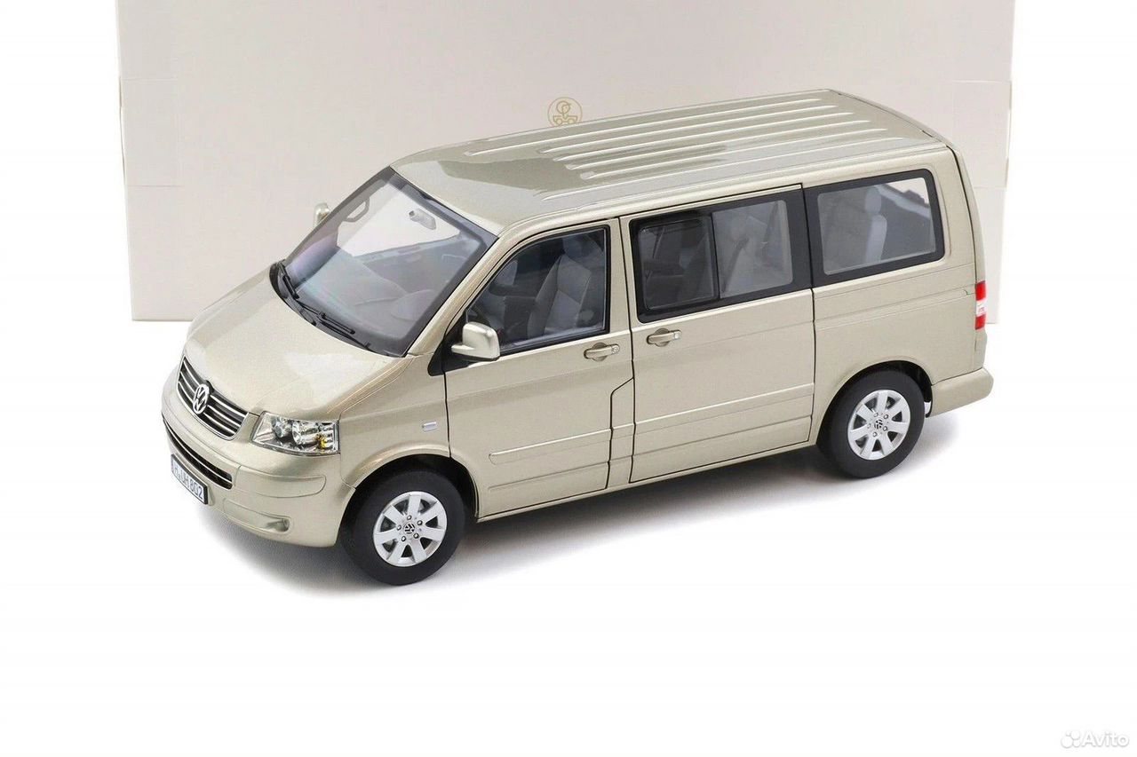 Коллекционная модель VW T5 Multivan 2003 Wheat Beige Metallic 1:18