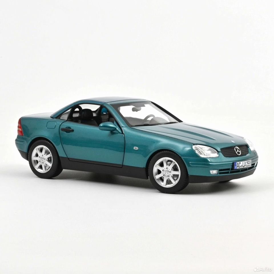 Коллекционная модель Mercedes-Benz SLK Convertible 1996 1:18