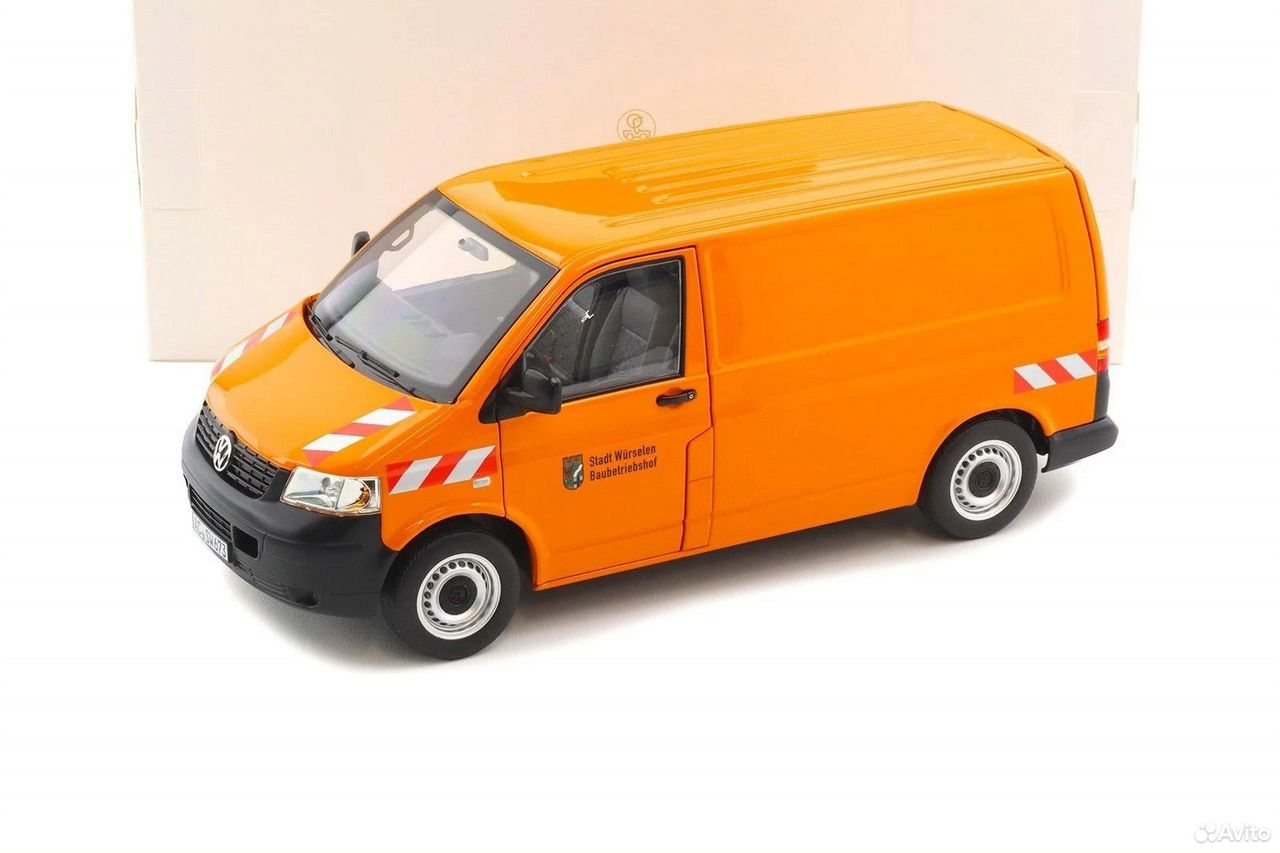 Коллекционная модель VW T5 Van Transporter 2003 Orange 1:18