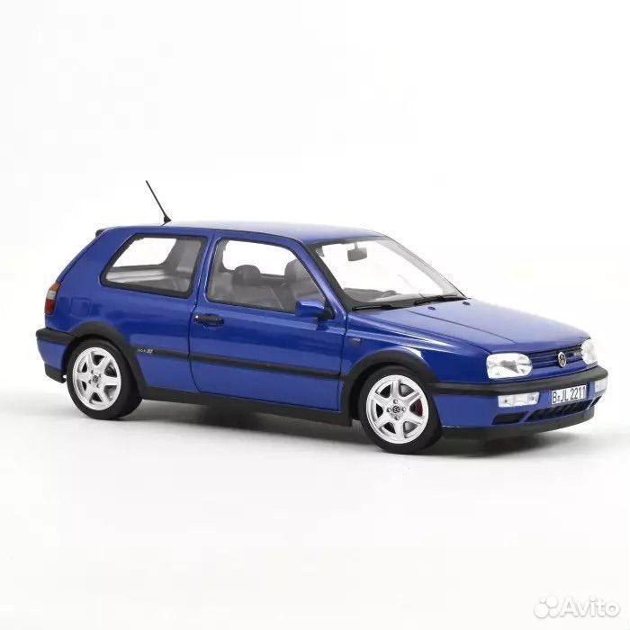 Коллекционная модель VW Golf III GTI "Colour Concept" 1994 1:18