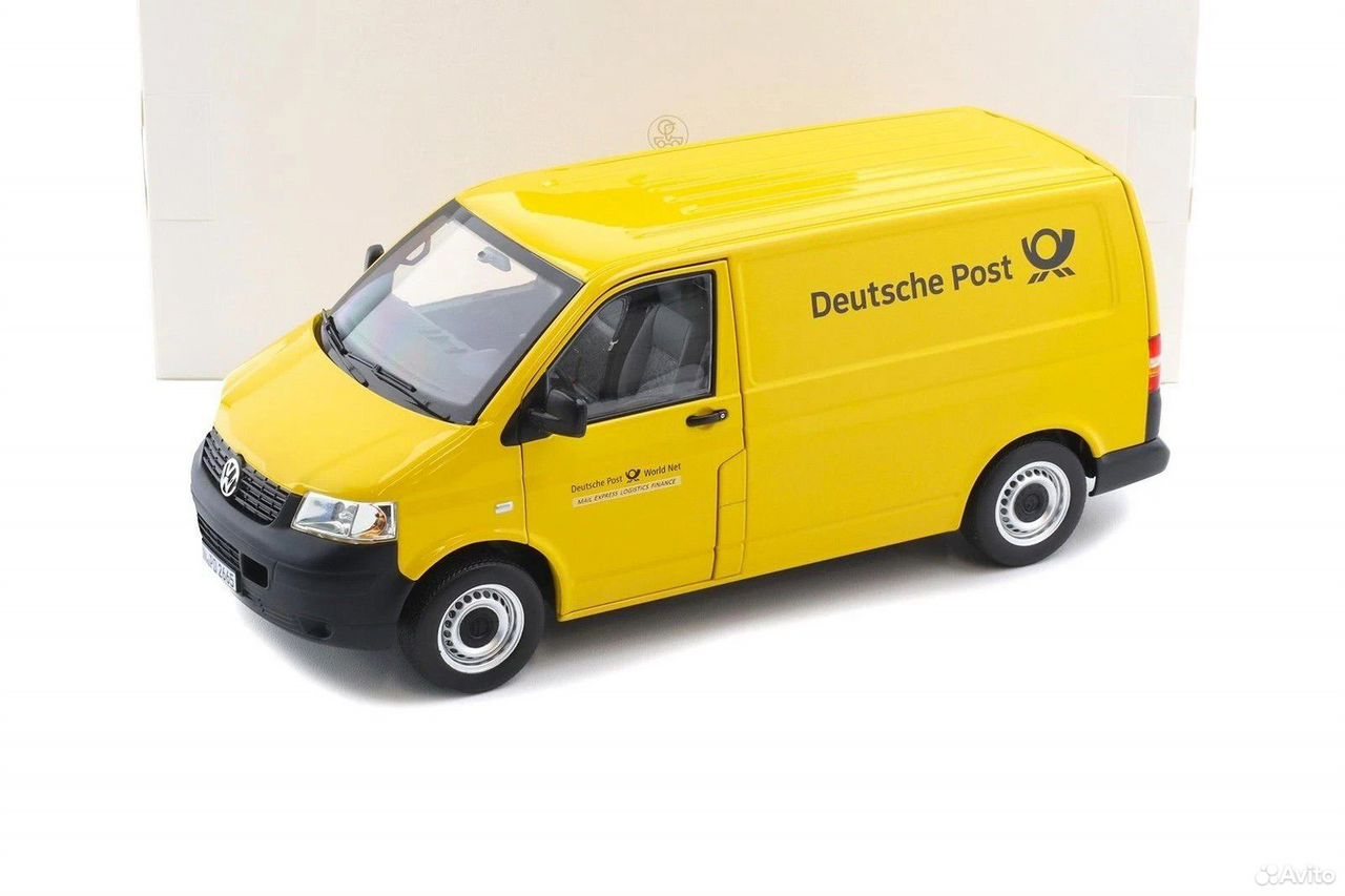Коллекционная модель VW T5 Van Transporter "Deutsche Post" 2003 1:18