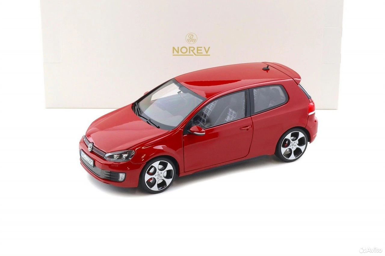 Коллекционная модель VW Golf VI GTI (3 двери) 2009 Tornado Red 1:18
