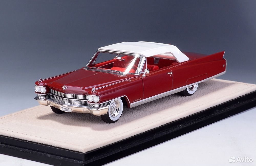 Коллекционная модель Cadillac Eldorado Biarritz 1963 1:43 GLM