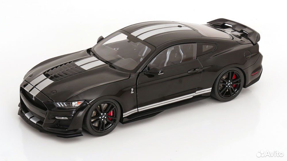 Коллекционная модель Ford Mustang Shelby GT500 2022 Black/Silver 1:18