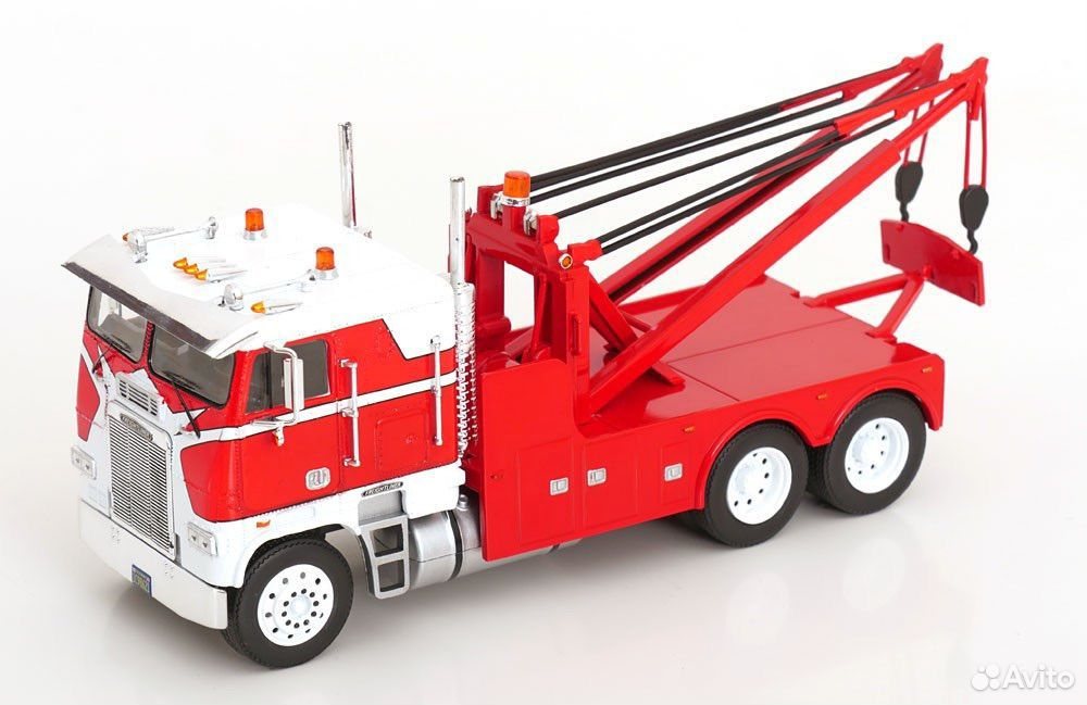Коллекционная модель эвакуатора Freightliner FLA 1987 Red/White 1:43