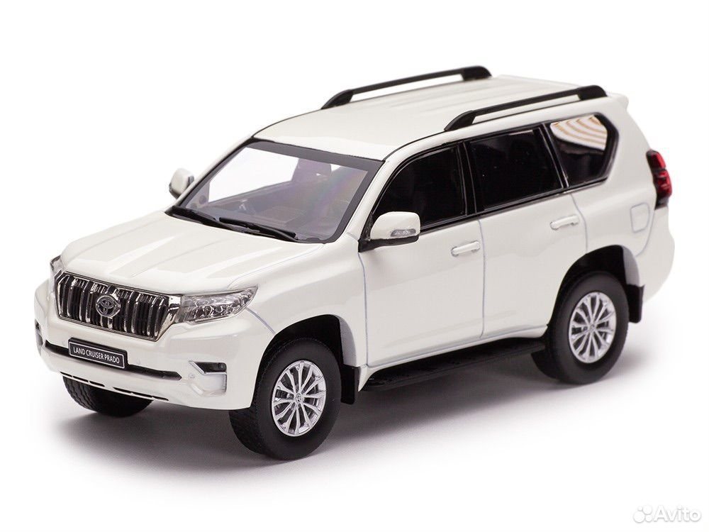 Коллекционная модель Toyota Land Cruiser Prado 4x4 2018 White 1:43