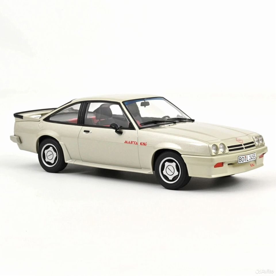Коллекционная модель Opel Manta B GSi 1987 Platin Metallic 1:18