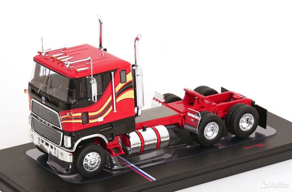 Коллекционная модель седельного тягача Ford CL 9000 1985 1:43 Ixo America