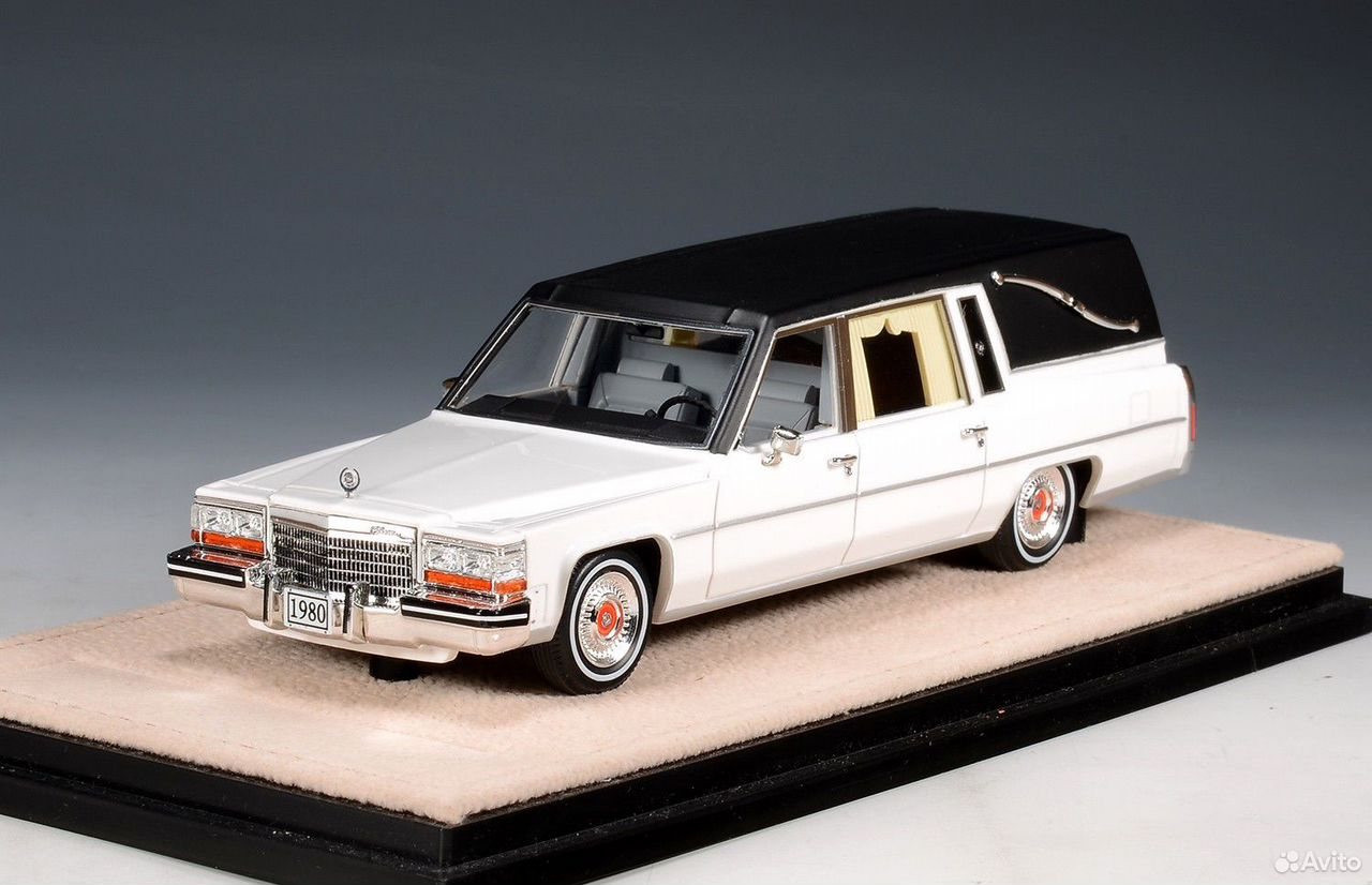 Коллекционная модель Cadillac Superior Hearse 1980 White 1:43