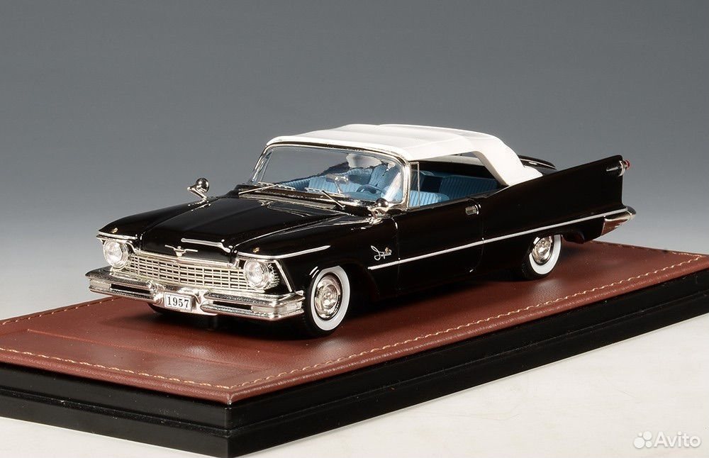 Коллекционная модель Chrysler Imperial Crown Convertible 1957 1:43