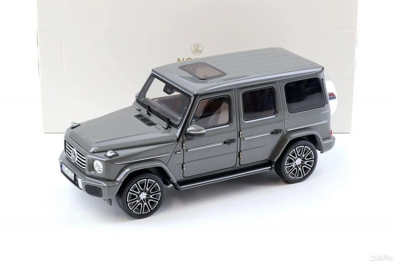 Коллекционная модель Mercedes-Benz G-class 4x4 2024 Classic Grey 1:18