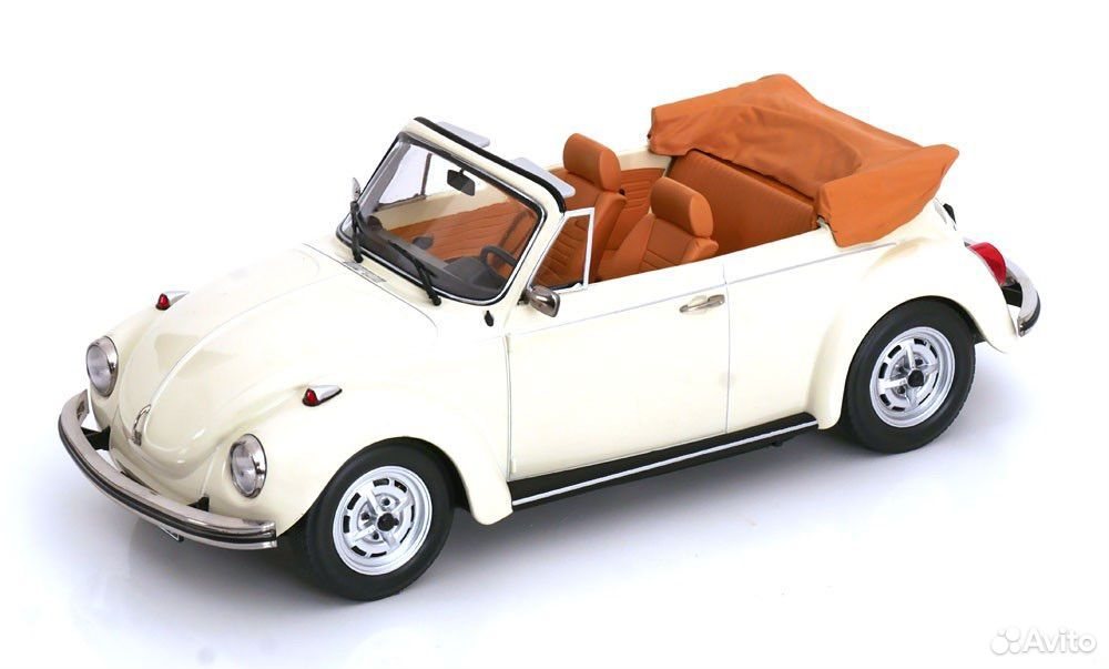 Коллекционная модель VW Beetle 1303 Cabriolet 1972 Light Ivory 1:18